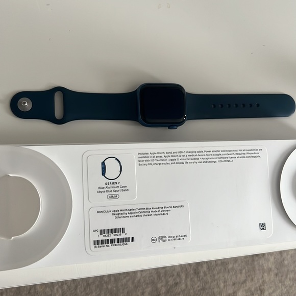 Hi. I’m selling my used Apple Watch Series 7. It’s included w/ box and charger.